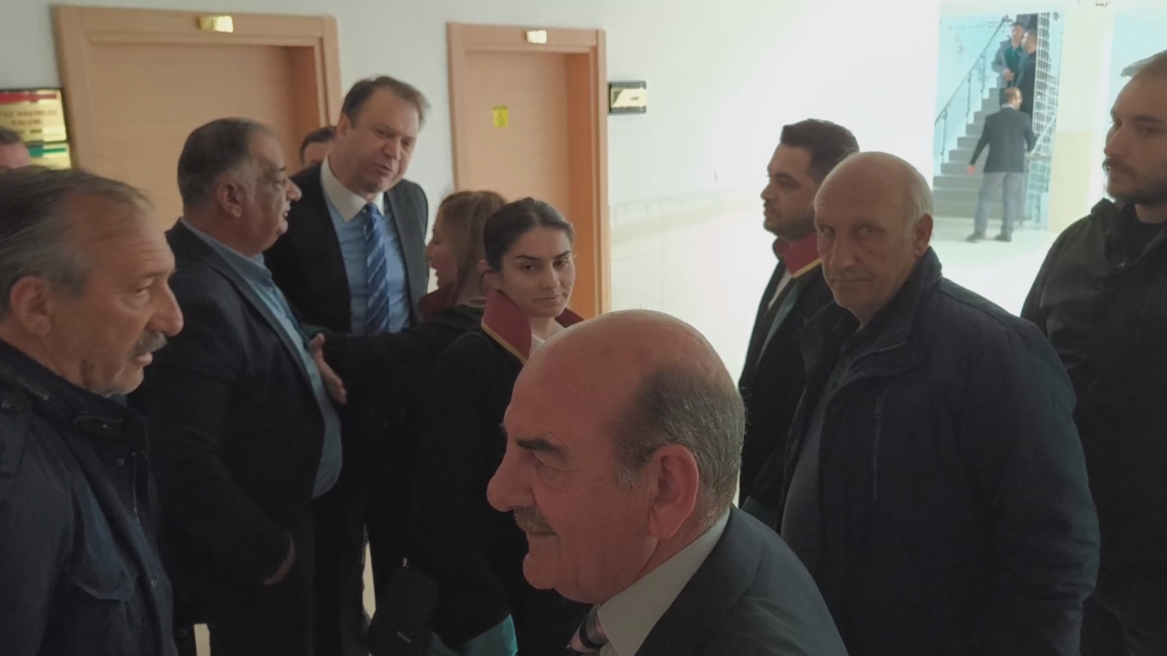 karsta-aynali-kosk-davasinda-gergin-anlar-5.jpg