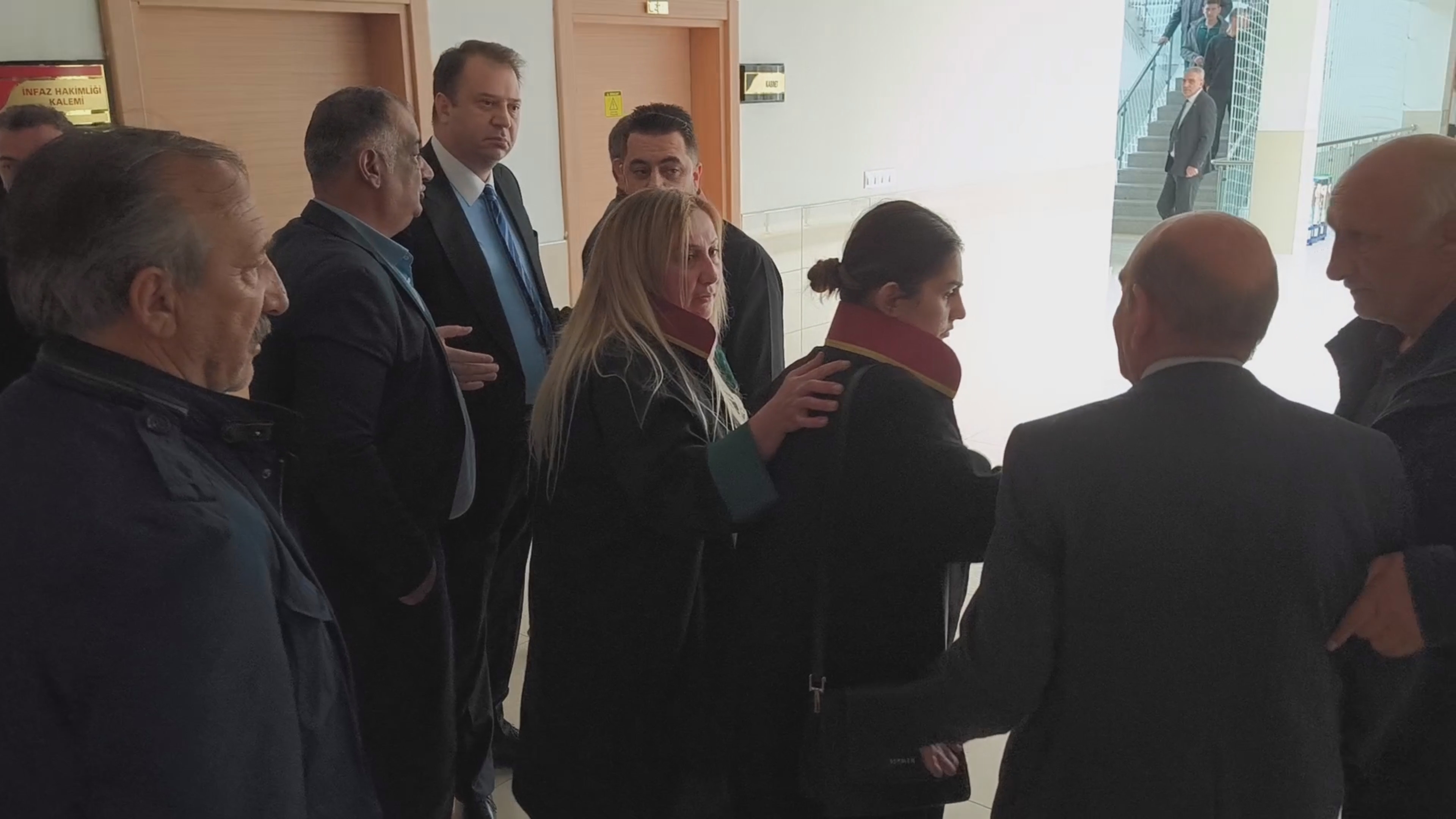 karsta-aynali-kosk-davasinda-gergin-anlar-6.jpg