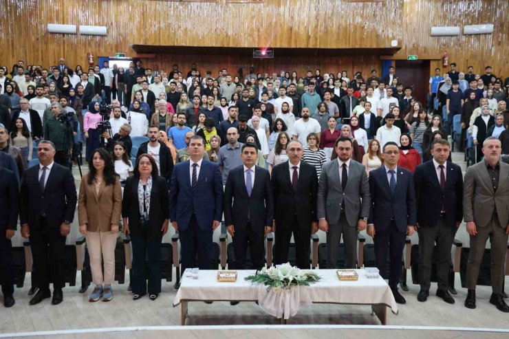 Elazığ’da ’Türkiye Yüzyılında Ulaştırma Vizyonu’ programı gerçekleştirildi