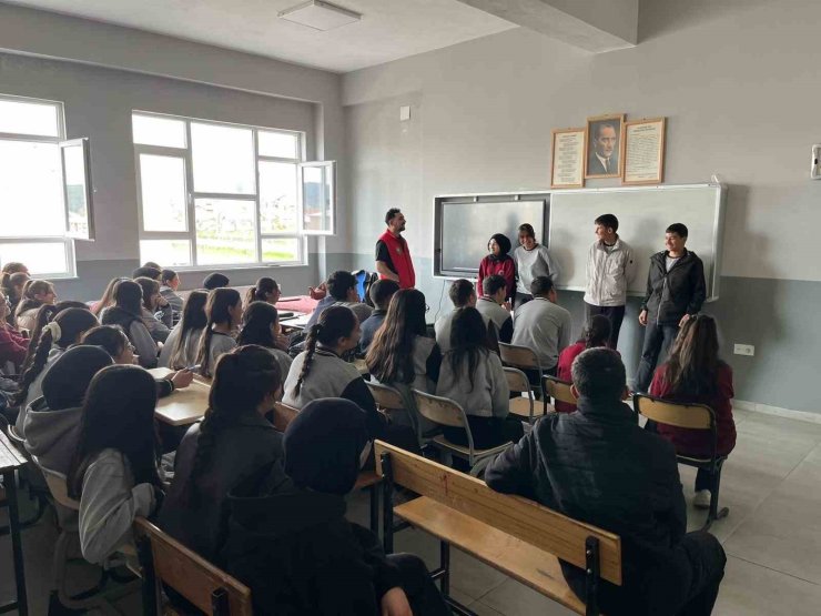 Sarıkamış’ta öğrencilere terörle mücadele ve dijital güvenlik semineri