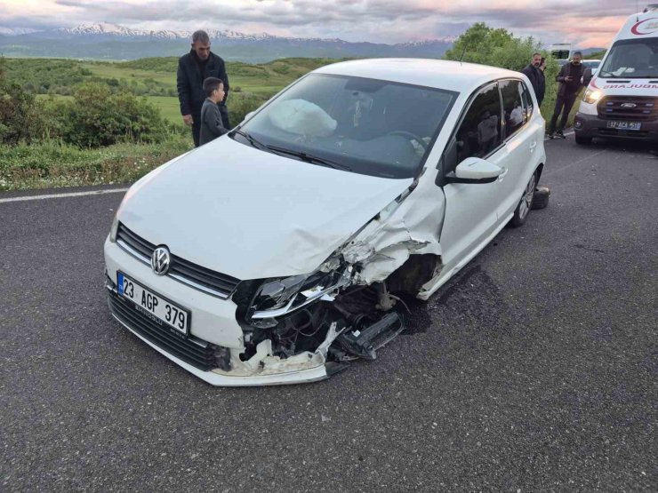 Bingöl’de iki araç çarpıştı: 9 yaralı
