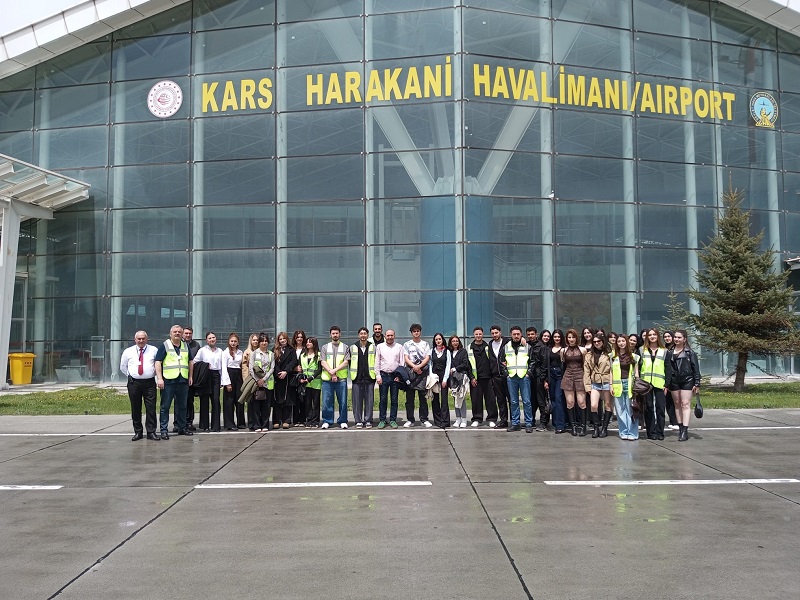 gelecegin-kabin-memurlari-kars-harakani-havalimaninda-sahaya-indi-3.jpg