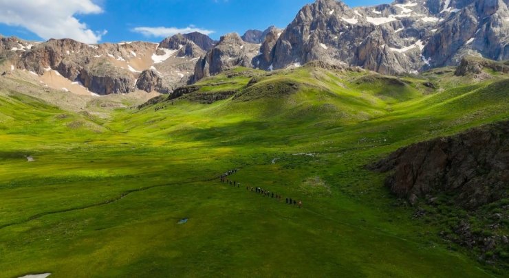 Erzincan’da 2 bin 500 rakımdaki yayla hayran bırakıyor