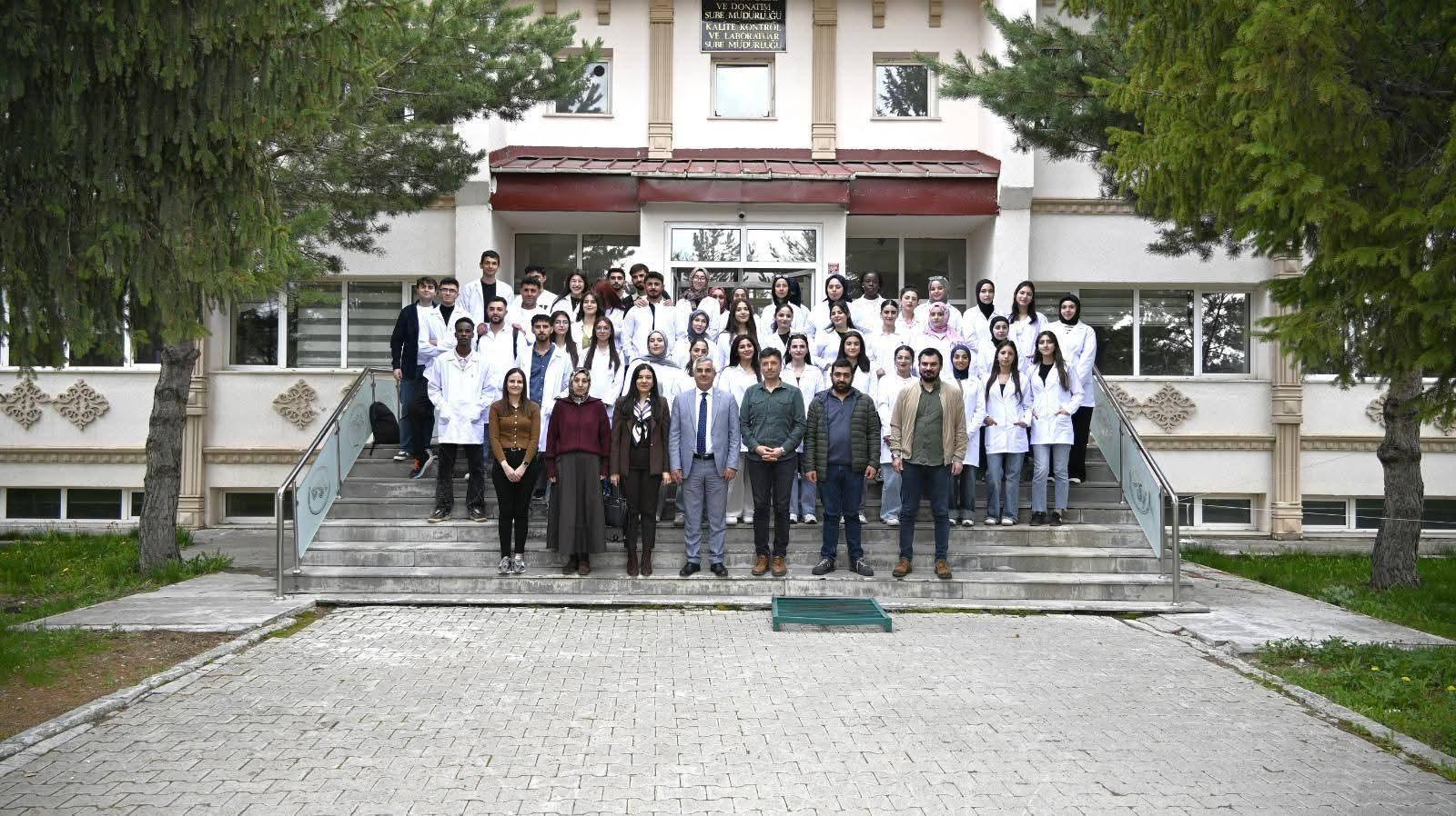 kaulu-gelecegin-laborantlari-dsinin-akredite-tesislerini-inceledi-3.jpg