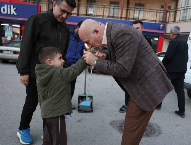 Başkan Sekmen; "En büyük mutluluğumuz hemşehrilerimizin duasını almak"