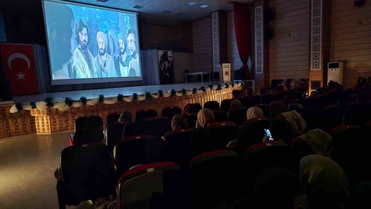 Erzincan Müftülüğünden gençlere manevi sinema etkinliği