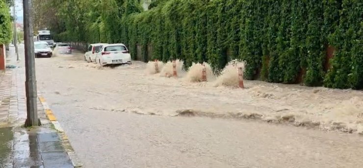 Elazığ’da sağanak yağış etkili oldu