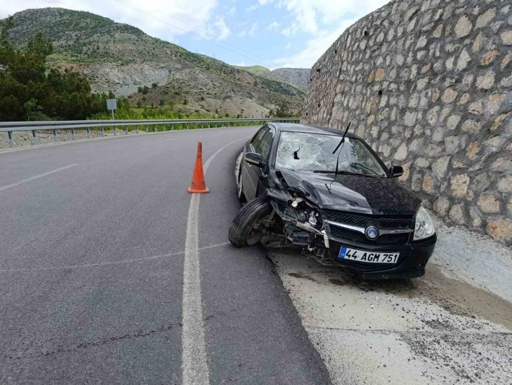 Kontrolden çıkan araç bariyerlere çarptı: 1 yaralı