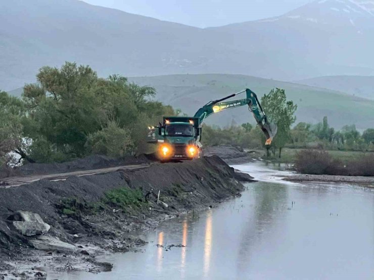 Karasu Nehri’nde sedde yükseltme çalışmaları sürüyor