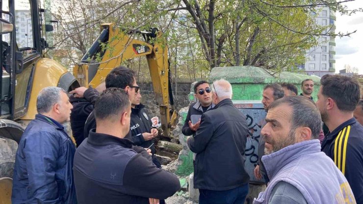 Erzurum’da Çifte Kardeşler Türbesi’nde yıkım gerginliği