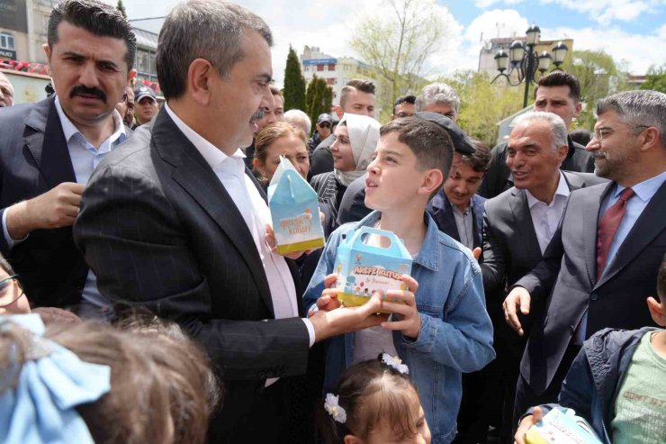 Bakan Tekin: "(CHP’deki olaylar) Bu olayın arkasında başka bir şaibe aramaya gerek yok, yeterince şaibe zaten orada var"