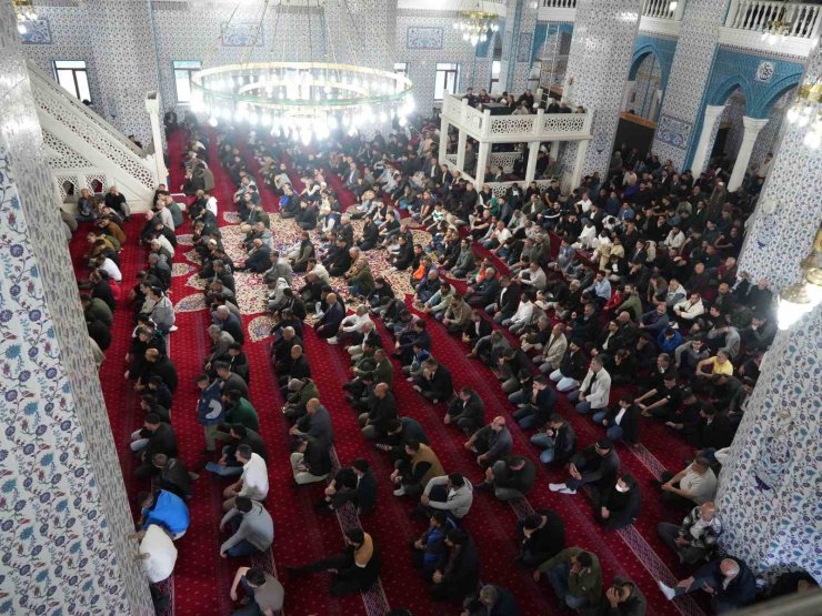 Bayram namazında ilk saf Iğdır’da tutuldu