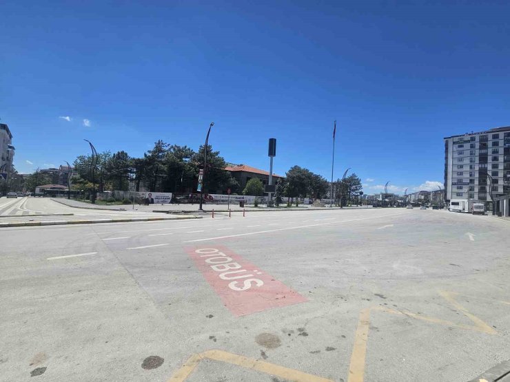 Elazığ’da cadde ve sokaklar boş kaldı