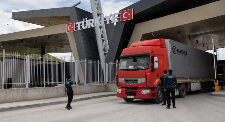 Modern görünüme kavuşan Gürbulak Sınır Kapısı’nda tır trafiği büyüdü, ticaret hacmi yükseldi