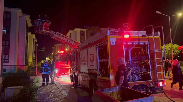 Elazığ’da korkutan yangın: 1’i hamile 4 kişi dumandan etkilendi