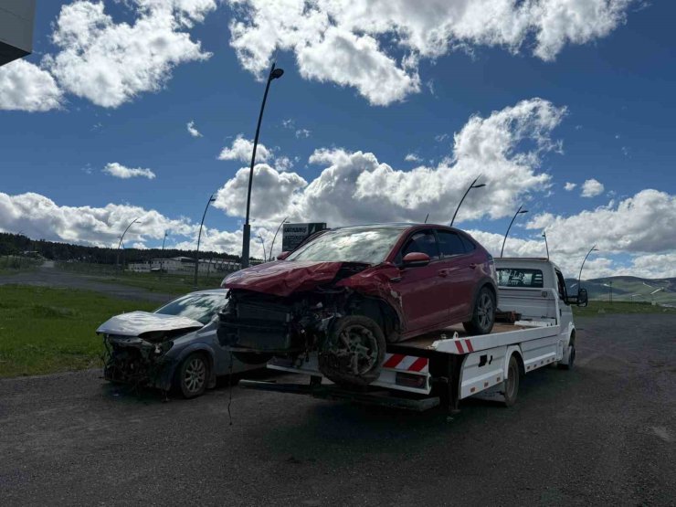 Kars-Sarıkamış kara yolunda kaza: 2 yaralı