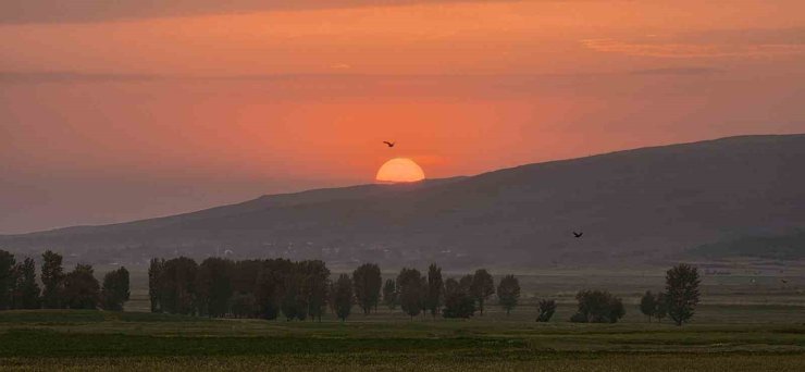 Güroymak’ta gün batımı görsel şölen sundu