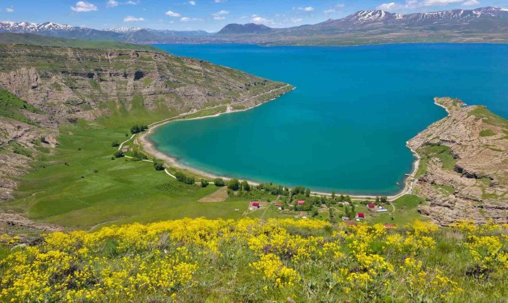 Van Gölü’nün kıyısındaki turizm cenneti: İncekaya köyü