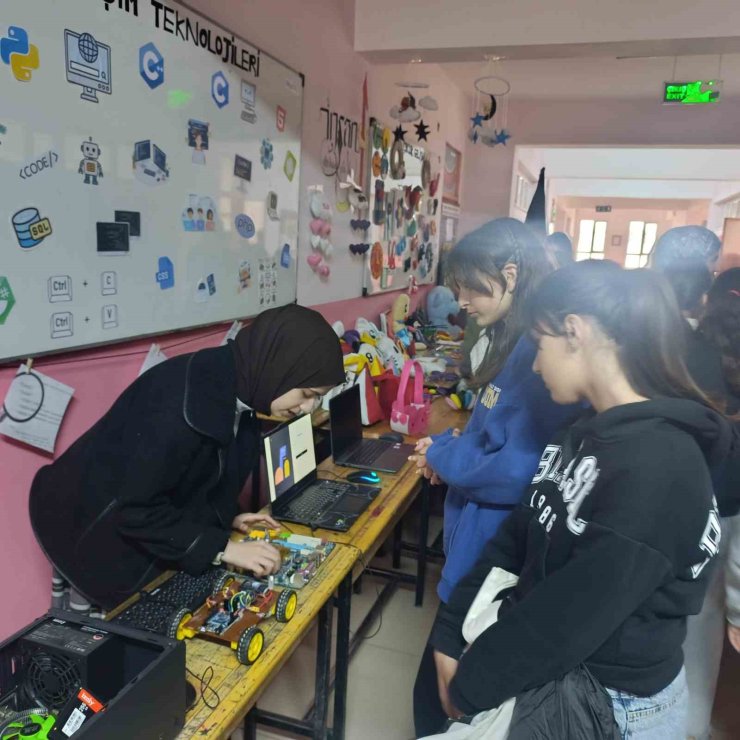 Muradiye MTAL’den ortaokul öğrencilerine bölüm tanıtım sergisi