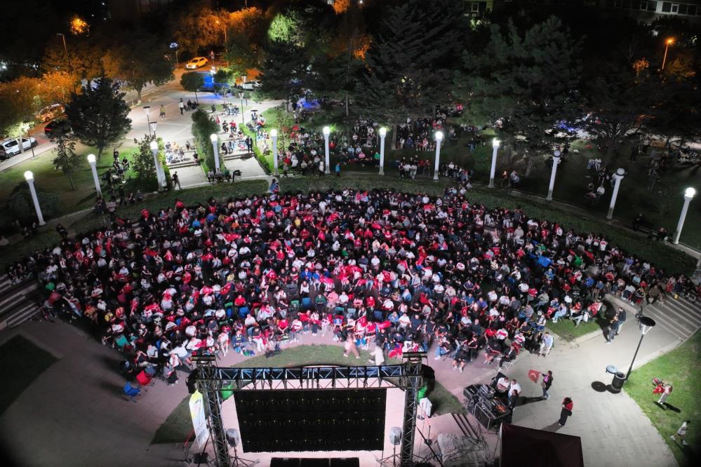aw717128-01.jpg