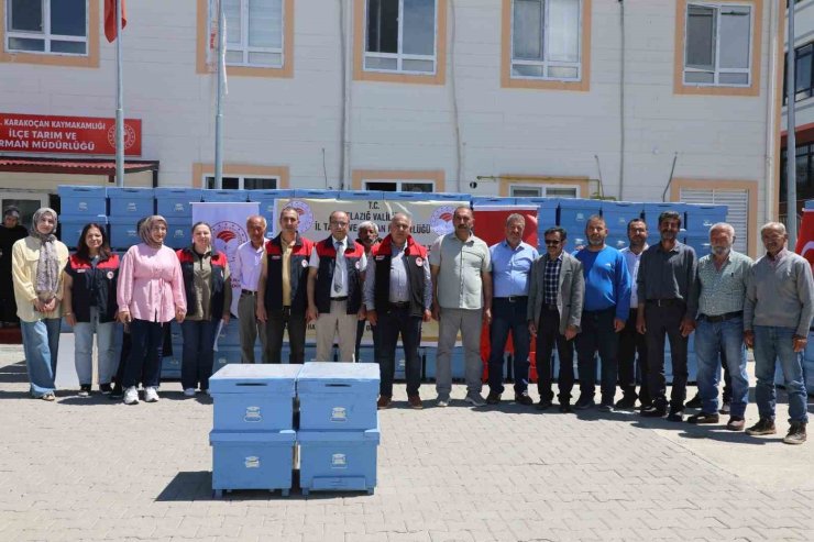 Elazığ’da 15 arı yetiştiricisine 150 adet kovan dağıtıldı