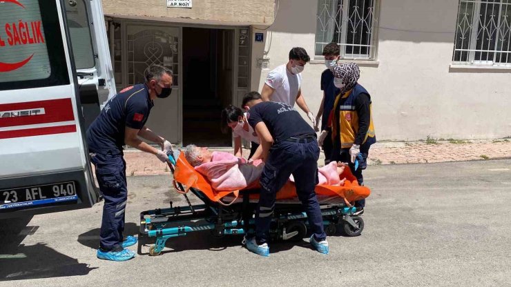 Evde düşerek mahsur kalan kardeşler için ekipler seferber oldu