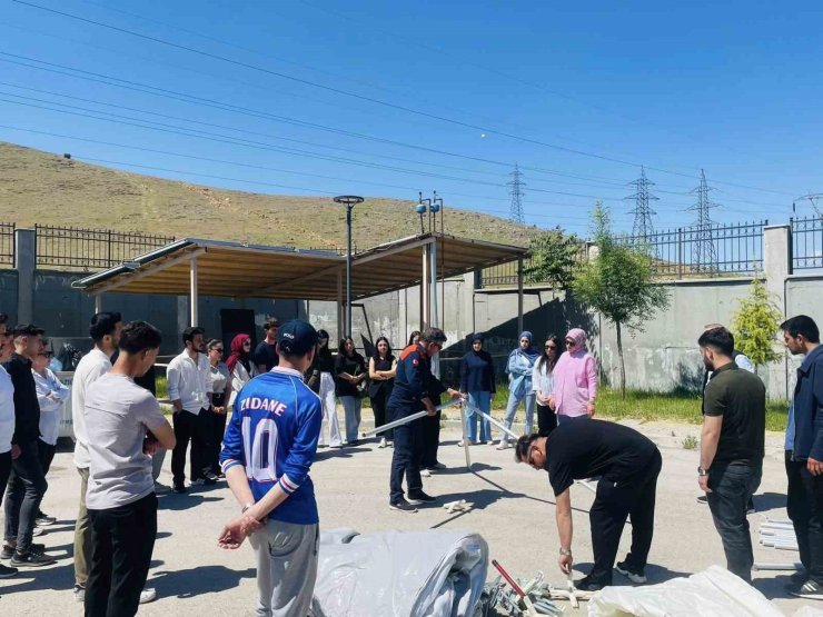 Elazığ’da öğrencilere çadır kurma ve yangın eğitimi