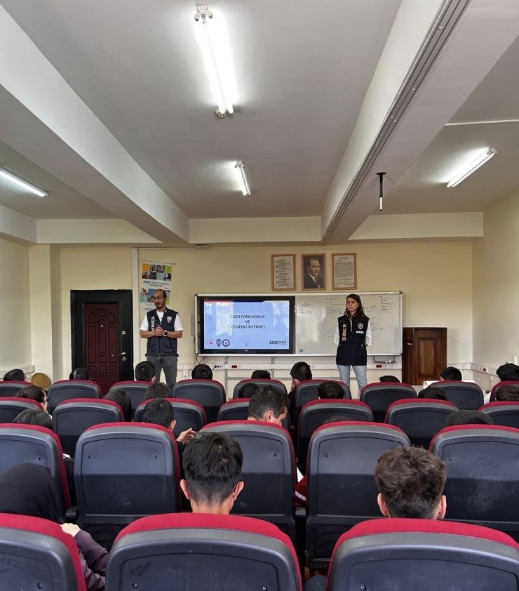 Kars’ta öğrencilere siber güvenlik eğitimi: 100 öğrenci bilinçlendirildi