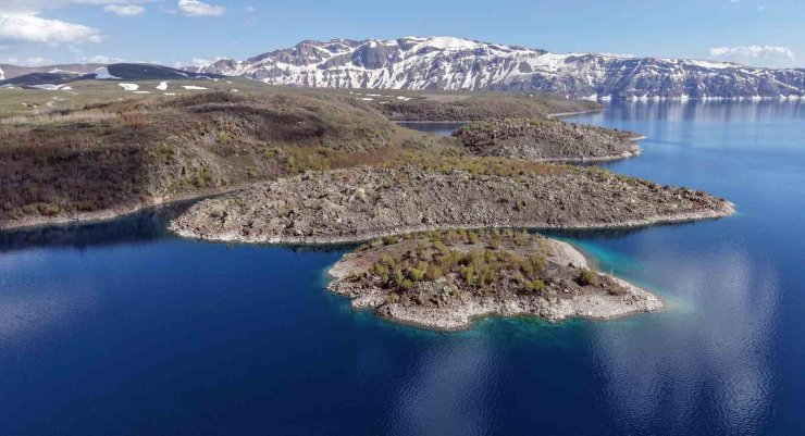Nemrut Krater Gölü’nde turizm sezonu açıldı