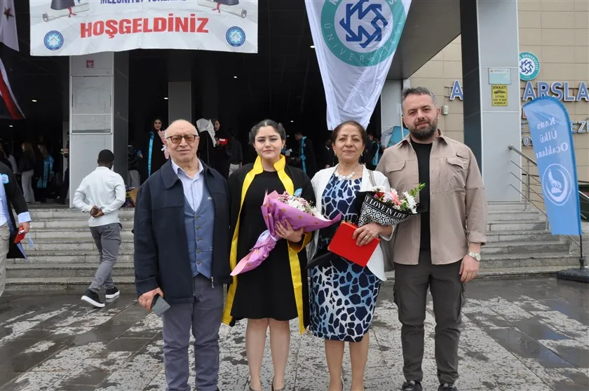 kafkas-universitesinde-mezuniyet-coskusu-yasandi-73-6a227d334608e.webp
