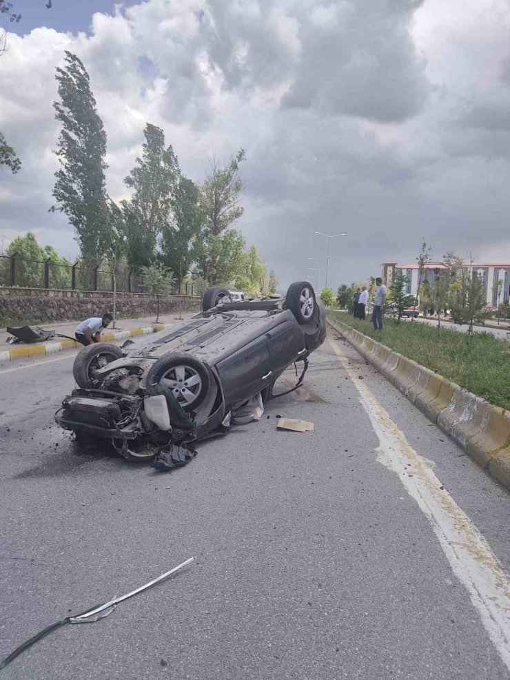 Patnos’ta trafik kazası: Araç takla attı, sürücü yaralandı