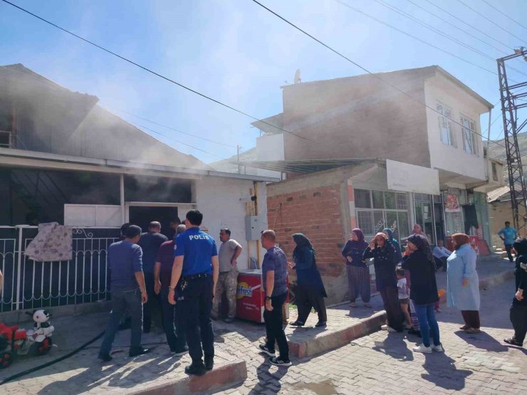 Elazığ’da ev yangını