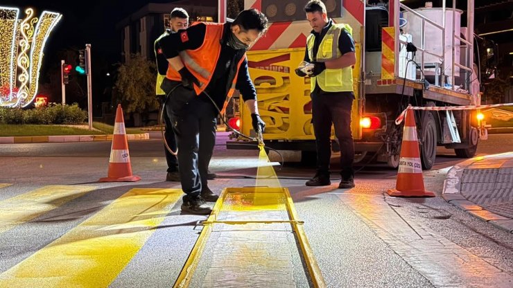 Erzincan’da yol çizgileri yenileniyor