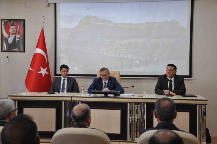 Vali Polat’tan kurumlara net mesaj: "Bahane değil, sonuç istiyorum!"