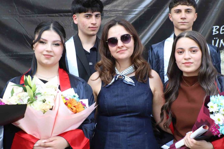 Hakkari’de mezuniyet heyecanı