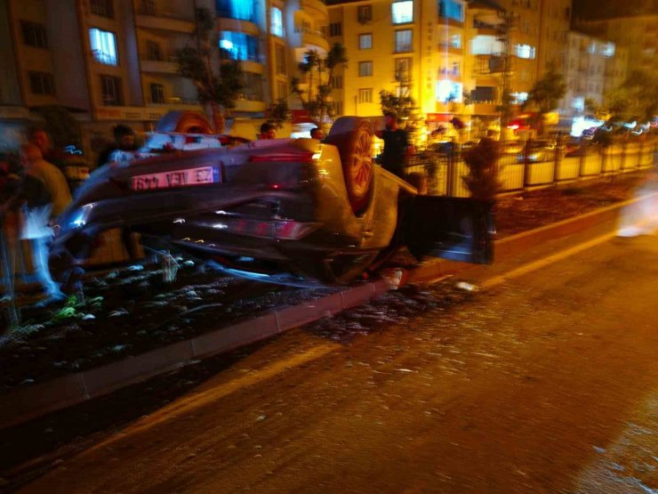 Elazığ’da kamyonet ile otomobil çarpıştı: 5 yaralı