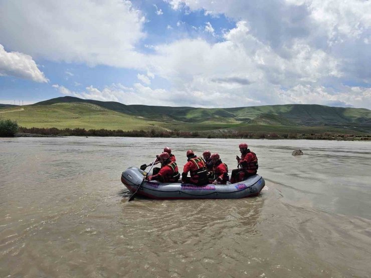 Aras Nehri’nde kaybolan çoban 101 personel tarafından aranıyor