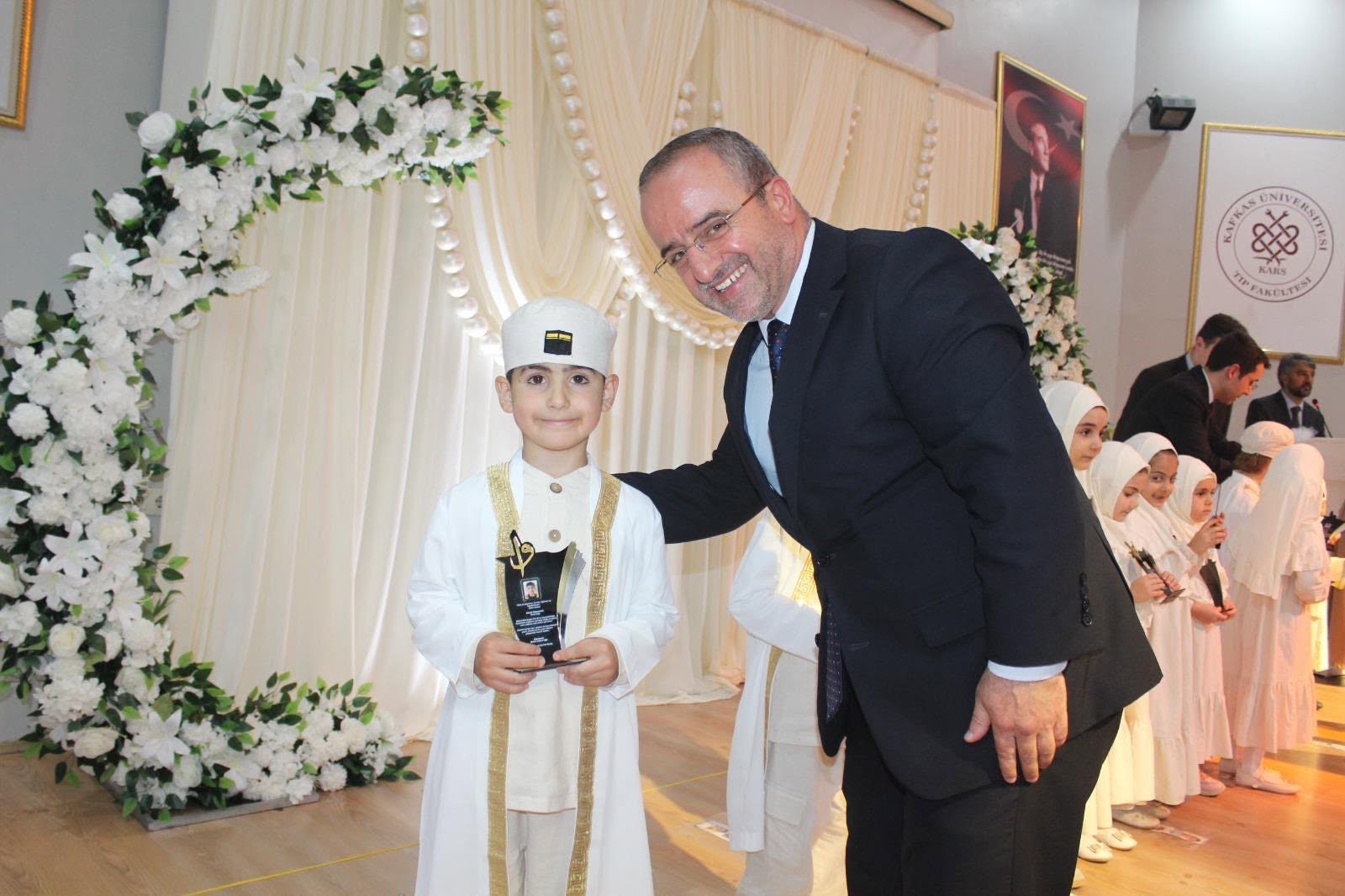 karsta-miniklerden-kuran-tilaveti-4-6-yas-grubu-yil-sonu-programinda-duygusal-anlar-2.jpg