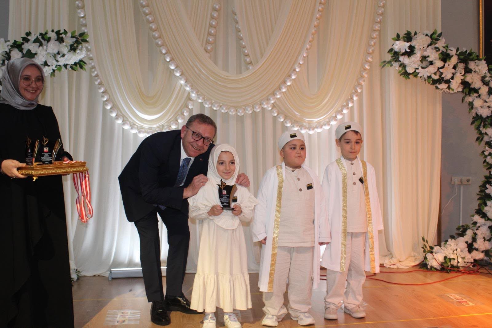 karsta-miniklerden-kuran-tilaveti-4-6-yas-grubu-yil-sonu-programinda-duygusal-anlar-3.jpg