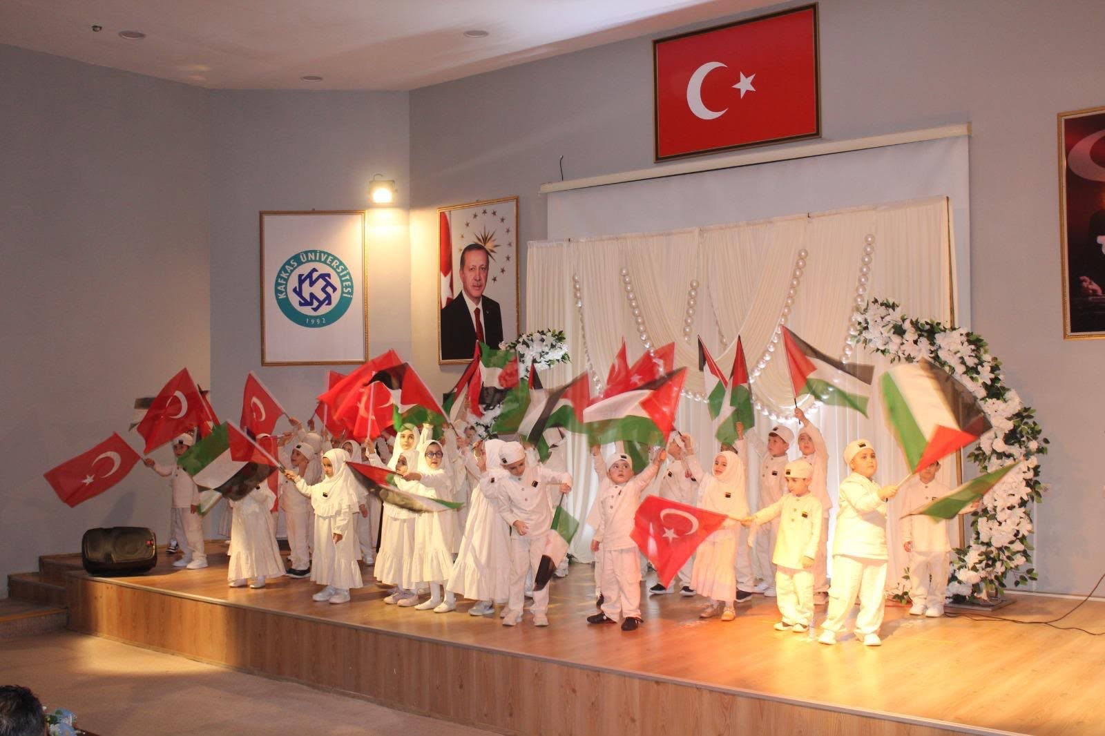 karsta-miniklerden-kuran-tilaveti-4-6-yas-grubu-yil-sonu-programinda-duygusal-anlar-6.jpg