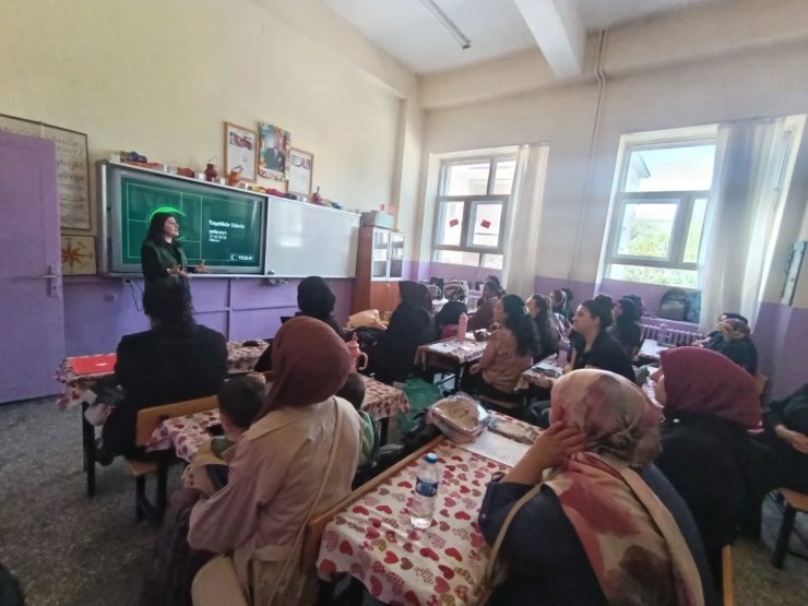 Yeşilay Kars Şubesi’nden velilere bağımlılıkla mücadele eğitimi