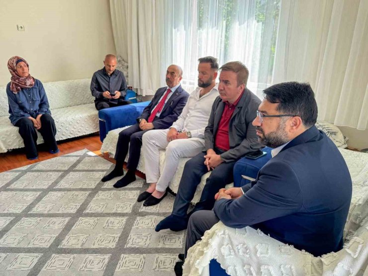 Vali Aydoğdu, babasını kaybeden öğrencinin ailesini ziyaret etti
