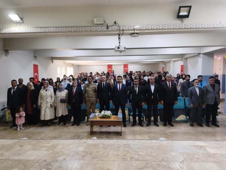 Çaldıran’da 4-6 yaş Kur’an kursu öğrencilerinin mezuniyet coşkusu