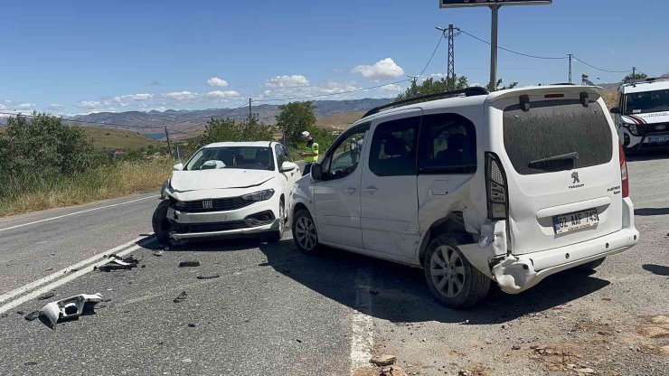 Elazığ’da trafik kazası: 2 yaralı