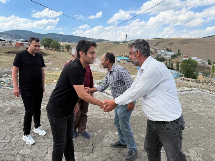 Sarıkamış Kaymakamı Aslantatar kilitli parke taşı çalışmaları yerinde gördü