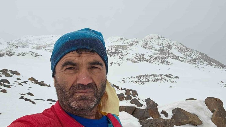 Diyarbakırlı dağcıdan Süphan Dağı’na başarılı solo tırmanış