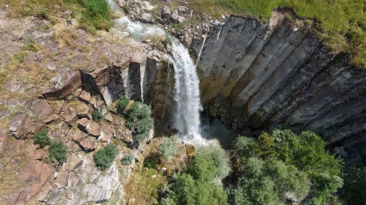 Elazığ’da saklı doğa harikası: Nişankaya Şelalesi ve doğal kanyon