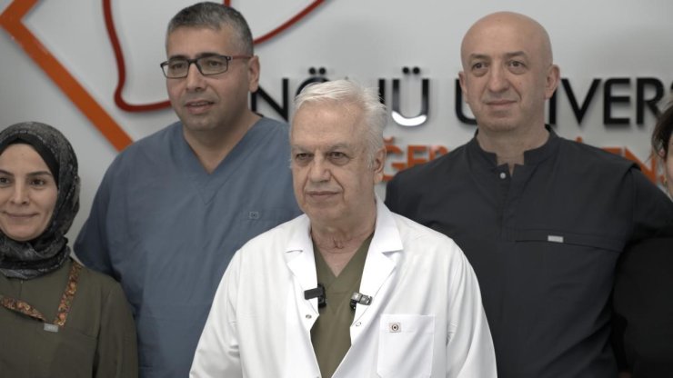 Dünyanın ilk 8’li çapraz karaciğer nakli Malatya’da gerçekleştirildi