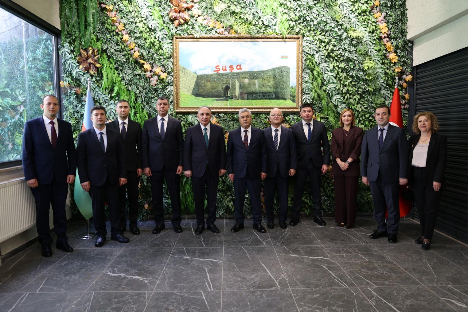 turkiye-ve-azerbaycan-bassavcilarindan-tarihi-ziyaret-1.jpg