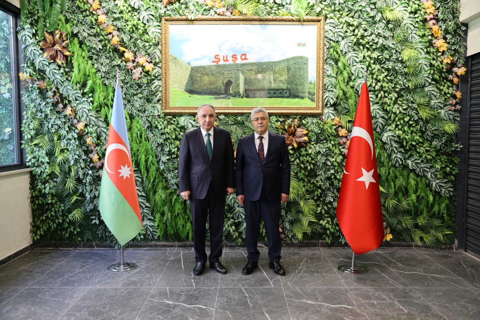 turkiye-ve-azerbaycan-bassavcilarindan-tarihi-ziyaret-2.jpg